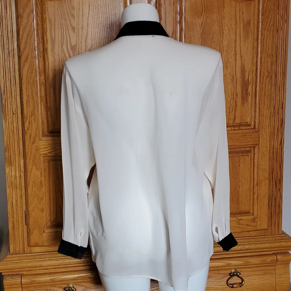 Beautiful ivory sheer blouse with decorative black lace. - Picture 3 of 7